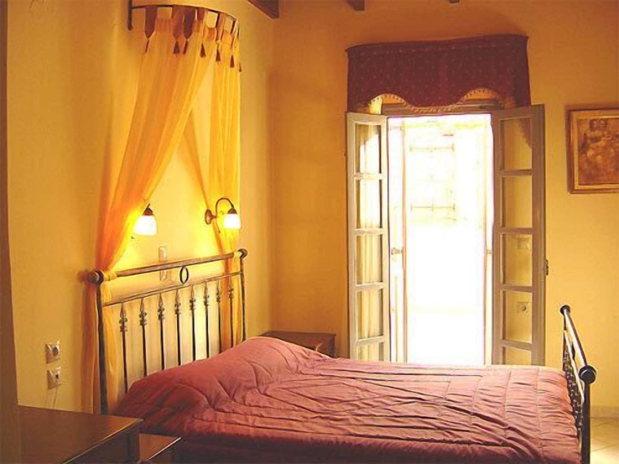 Belmondo Hotel Chania  Exteriör bild